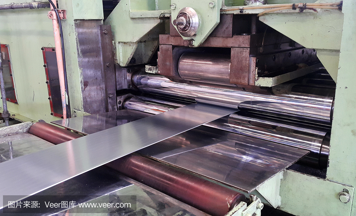 钢板卷板的分切过程在工厂仓库、卷板中心进行